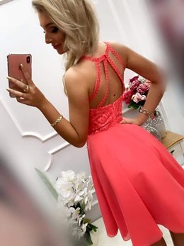 Sukienka zabudowany przód paski tył malina