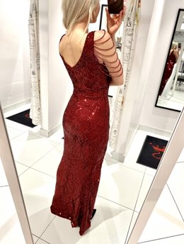 Sukienka długa syrenka cekiny ramiona korale bordo