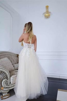 Długa sukienka princeska hafty wiązanie szyja beż